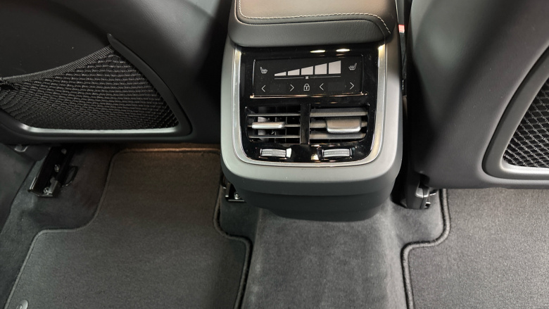 Volvo XC60 2.0 B5P Plus Black Edition 5dr AWD Geartronic Petrol Estate